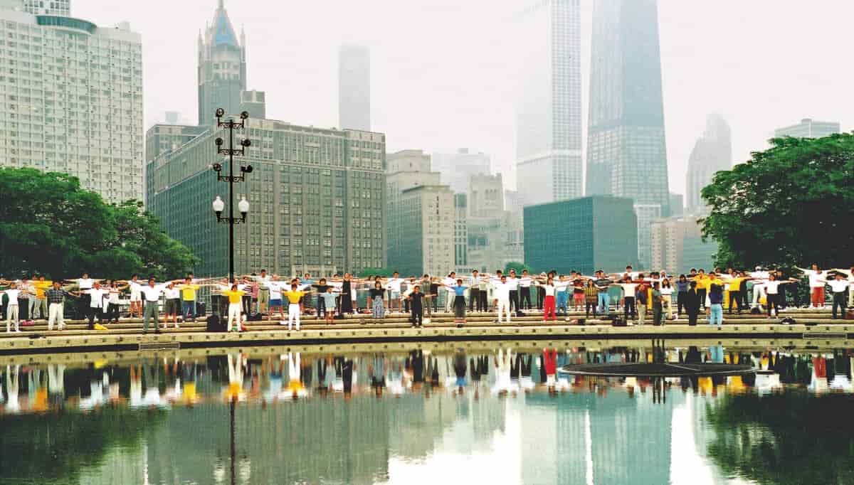Group exercise Falun Dafa in Chicago