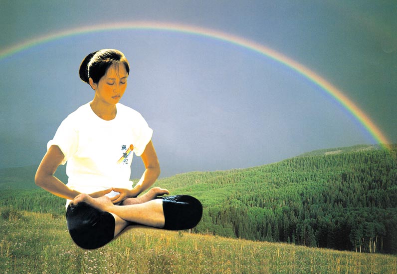 一个人在炼法轮大法的打坐