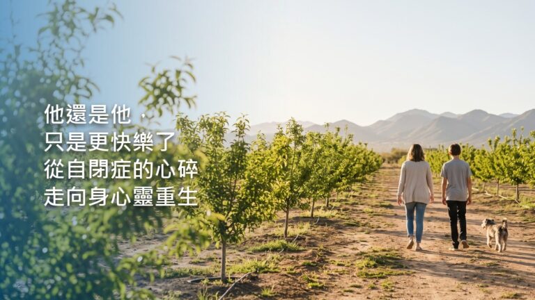 午後的陽光照進廚房旁的木地板，一本藍色封面的書倒扣在地板上，旁邊放著一個小靠墊。