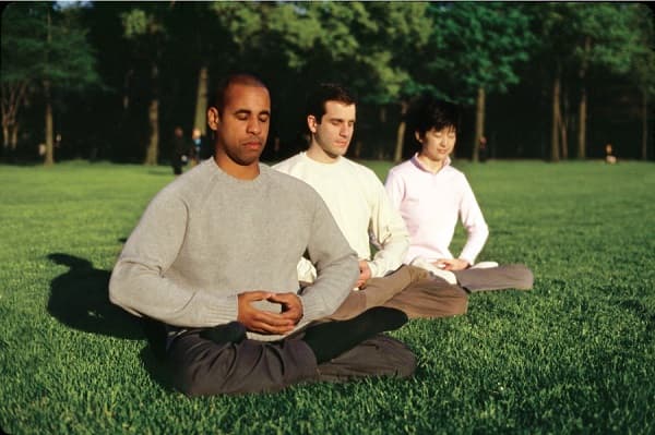 Nguyen-Thi-Mai-Tuat is doing Falun Gong meditation